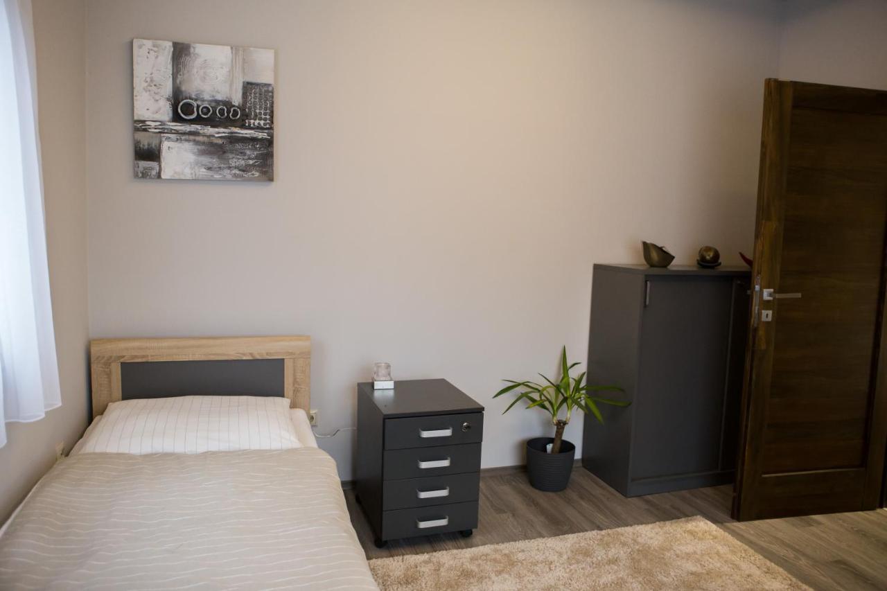Ferienwohnung Kikelet Apartman Szombathely Exterior foto